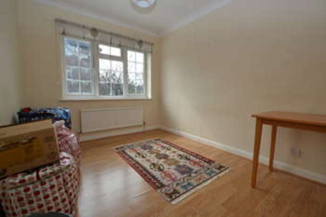  Image of 4 bedroom Terraced house to rent in Mayfair Close Surbiton KT6 at Surbiton Surrey, KT6 6RR