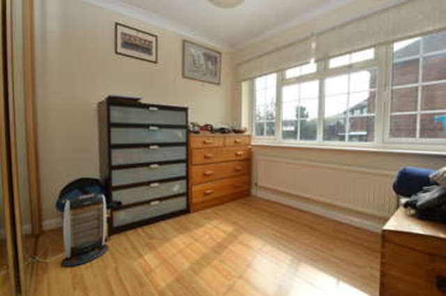 Image of 4 bedroom Terraced house to rent in Mayfair Close Surbiton KT6 at Surbiton Surrey, KT6 6RR