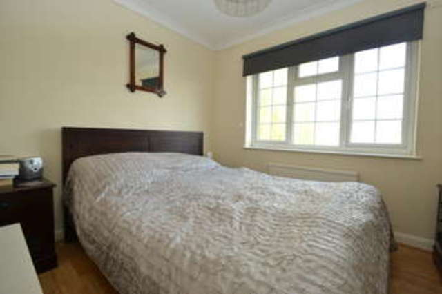  Image of 4 bedroom Terraced house to rent in Mayfair Close Surbiton KT6 at Surbiton Surrey, KT6 6RR