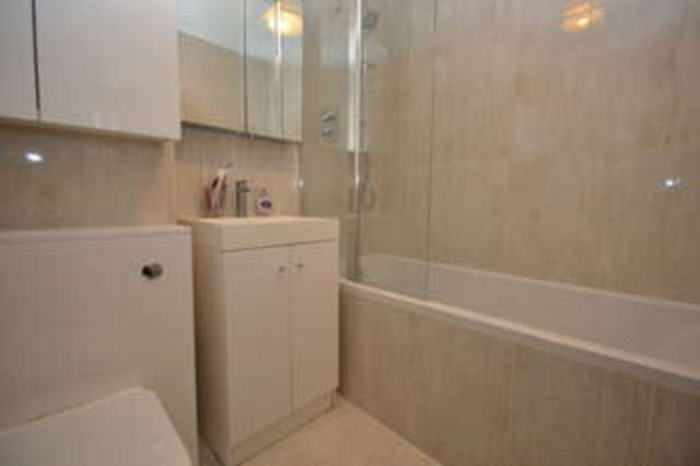  Image of 4 bedroom Terraced house to rent in Mayfair Close Surbiton KT6 at Surbiton Surrey, KT6 6RR