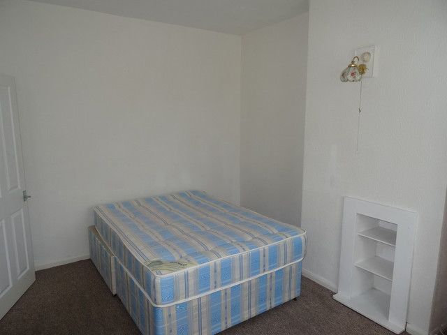  Image of 2 bedroom Terraced house to rent in Sutherland Mount Leeds LS9 at Sutherland Mount Harehills Leeds, LS9 6DW