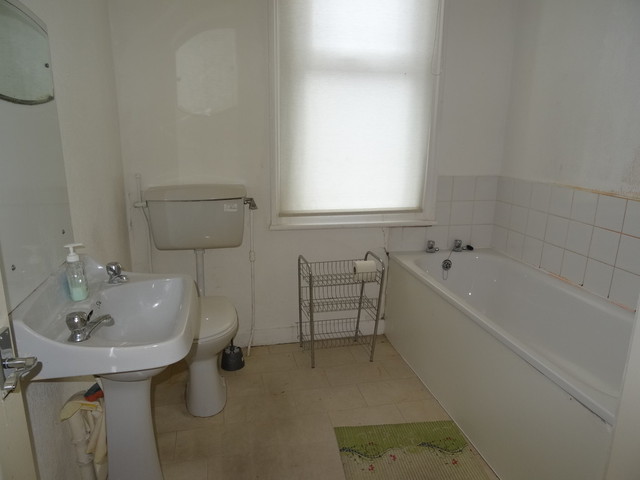  Image of 2 bedroom Terraced house to rent in Sutherland Mount Leeds LS9 at Sutherland Mount Harehills Leeds, LS9 6DW