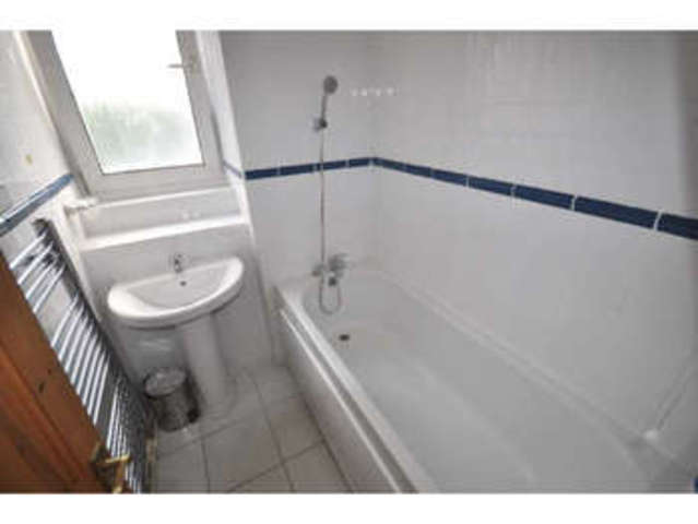  Image of 4 bedroom Flat to rent in Munster Square London NW1 at London, NW1 3PJ