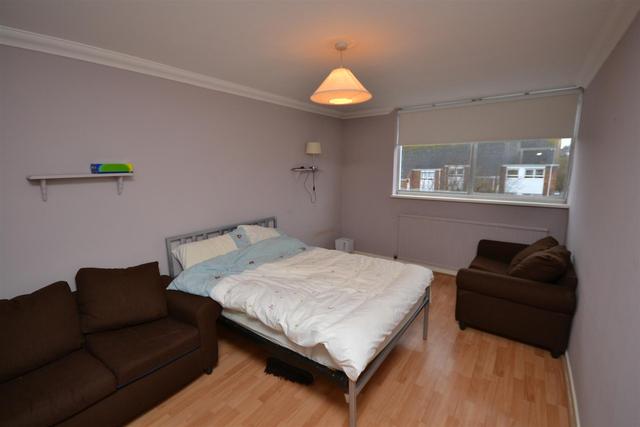  Image of 1 bedroom Property to rent in Holden Road London N12 at 102-106 Holden Road  Woodside Park, N12 7ED