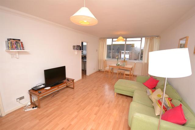  Image of 1 bedroom Property to rent in Holden Road London N12 at 102-106 Holden Road  Woodside Park, N12 7ED