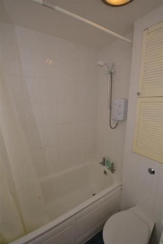 Image of 1 bedroom Property to rent in Holden Road London N12 at 102-106 Holden Road  Woodside Park, N12 7ED