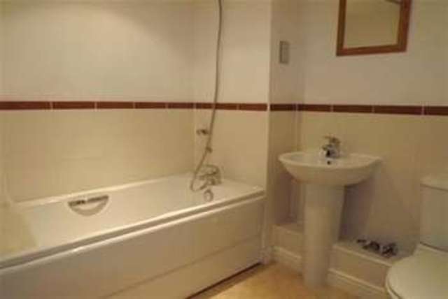  Image of 2 bedroom Flat to rent in Trafalgar Gardens Crawley RH10 at Crawley, RH10 7SU