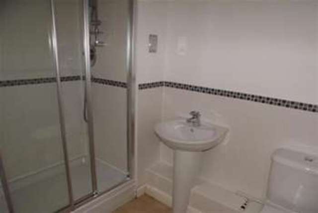  Image of 2 bedroom Flat to rent in Trafalgar Gardens Crawley RH10 at Crawley, RH10 7SU