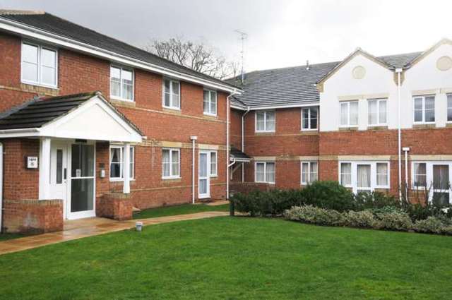  Image of 2 bedroom Apartment to rent in Tinsley Lane Crawley RH10 at Copthorne Court, Tinsley Lane Three Bridges Crawley, RH10 8AQ