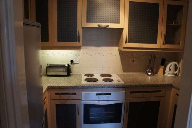  Image of 2 bedroom Apartment to rent in Tinsley Lane Crawley RH10 at Copthorne Court, Tinsley Lane Three Bridges Crawley, RH10 8AQ