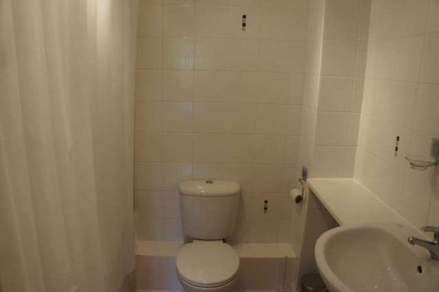  Image of 2 bedroom Apartment to rent in Tinsley Lane Crawley RH10 at Copthorne Court, Tinsley Lane Three Bridges Crawley, RH10 8AQ