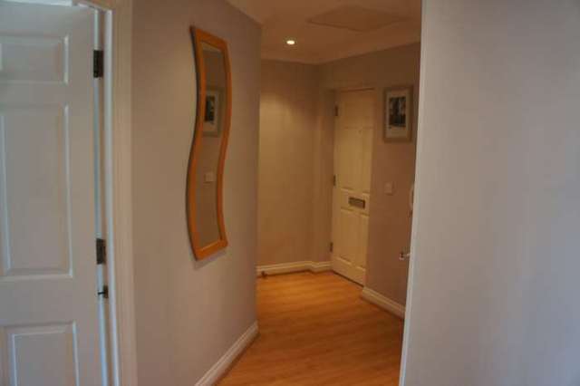  Image of 2 bedroom Apartment to rent in Tinsley Lane Crawley RH10 at Copthorne Court, Tinsley Lane Three Bridges Crawley, RH10 8AQ