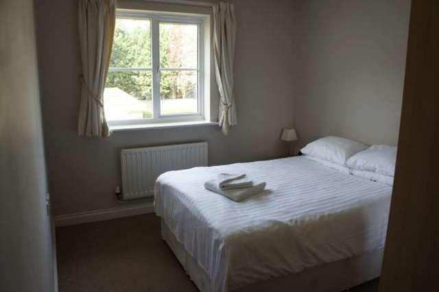  Image of 2 bedroom Apartment to rent in Tinsley Lane Crawley RH10 at Copthorne Court, Tinsley Lane Three Bridges Crawley, RH10 8AQ
