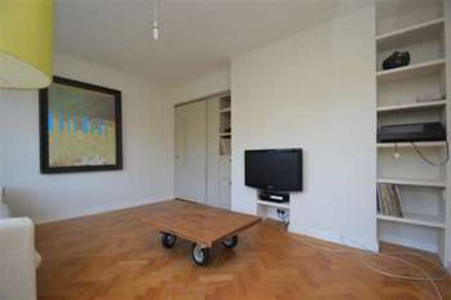  Image of 1 bedroom Apartment to rent in Tildesley Road London SW15 at Putney Heath, SW15 3AS