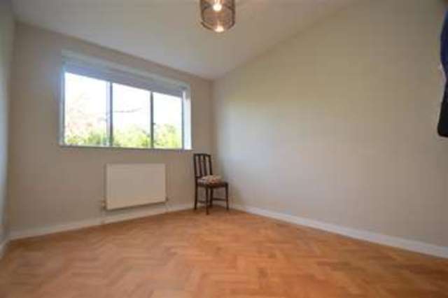  Image of 1 bedroom Apartment to rent in Tildesley Road London SW15 at Putney Heath, SW15 3AS