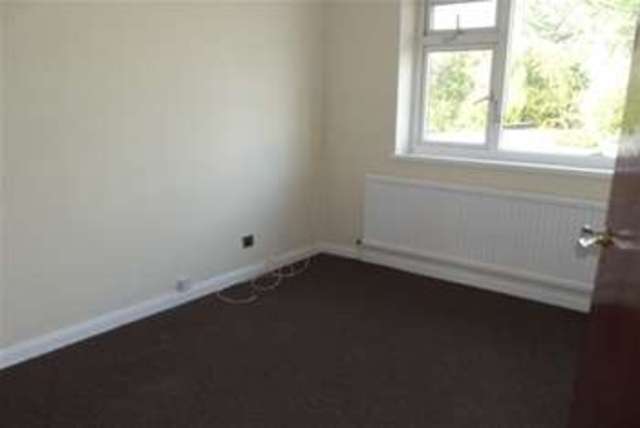  Image of 4 bedroom Detached house to rent in Sunnydale Gardens London NW7 at London, NW7 3PG