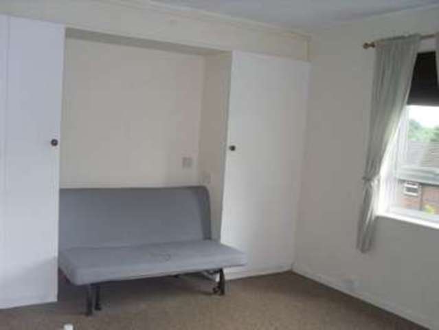  Image of Flat to rent in Hillingdale Crawley RH11 at Tollgate Hill  Crawley, RH11 9PF