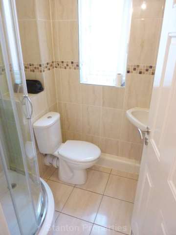 Image of 3 bedroom Apartment to rent in Upper Chorlton Road Old Trafford Manchester M16 at Upper Chorlton Road Chorlton Manchester, M16 7SH