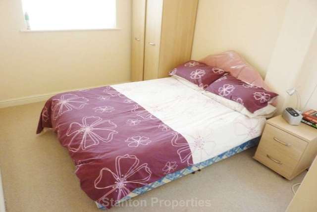  Image of 3 bedroom Apartment to rent in Upper Chorlton Road Old Trafford Manchester M16 at Upper Chorlton Road Chorlton Manchester, M16 7SH