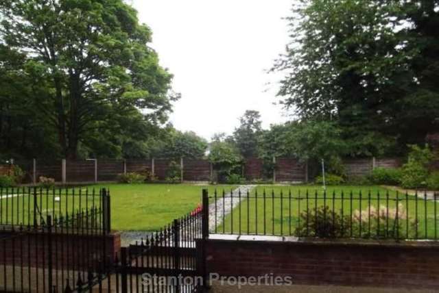  Image of 3 bedroom Apartment to rent in Upper Chorlton Road Old Trafford Manchester M16 at Upper Chorlton Road Chorlton Manchester, M16 7SH