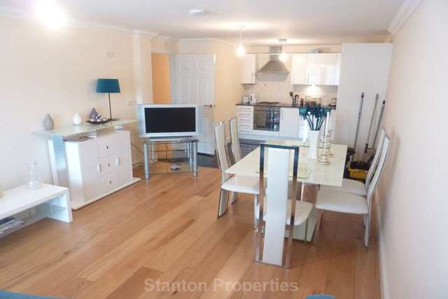  Image of 3 bedroom Apartment to rent in Upper Chorlton Road Old Trafford Manchester M16 at Upper Chorlton Road Chorlton - Whalley Range Manchester, M16 7SH