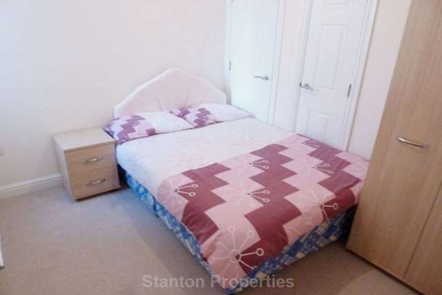  Image of 3 bedroom Apartment to rent in Upper Chorlton Road Old Trafford Manchester M16 at Upper Chorlton Road Chorlton - Whalley Range Manchester, M16 7SH