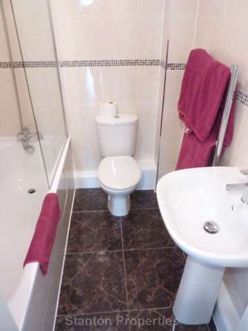  Image of 3 bedroom Apartment to rent in Upper Chorlton Road Old Trafford Manchester M16 at Upper Chorlton Road Chorlton - Whalley Range Manchester, M16 7SH