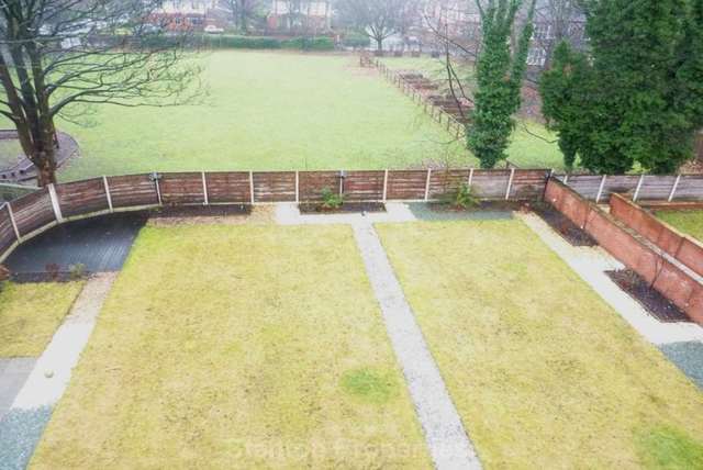  Image of 3 bedroom Apartment to rent in Upper Chorlton Road Old Trafford Manchester M16 at Upper Chorlton Road Chorlton - Whalley Range Manchester, M16 7SH