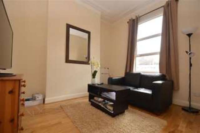  Image of 2 bedroom Apartment to rent in Upper Richmond Road London SW15 at East Putney, SW15 2RX