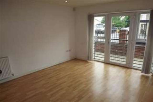  Image of 2 bedroom Flat to rent in Valley Road Sheffield S8 at Sheffield, S8 9FY