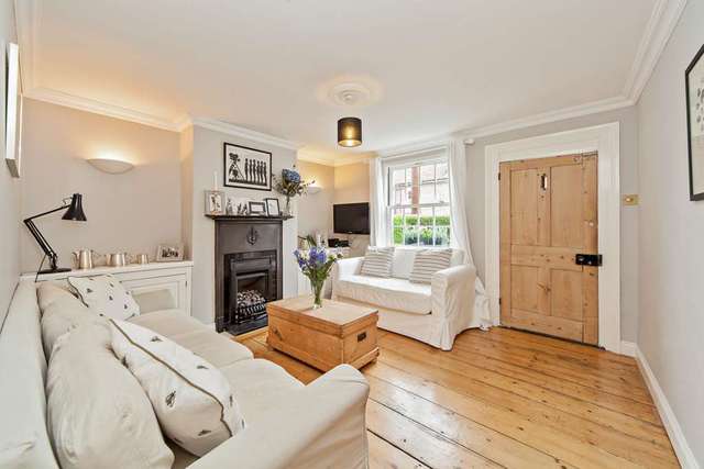  Image of 2 bedroom Detached house to rent in Victoria Road Berkhamsted HP4 at Victoria Road  Berkhamsted, HP4 2JT