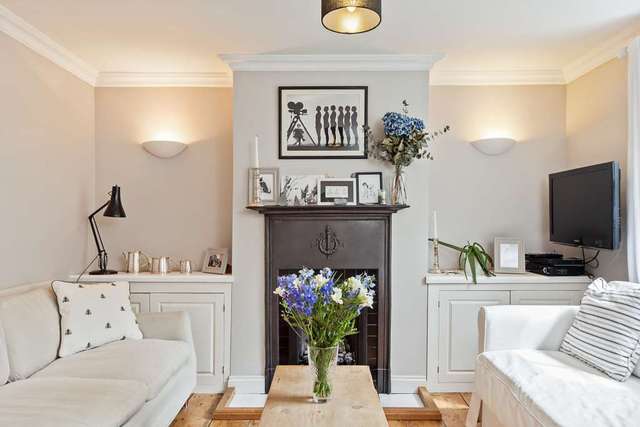  Image of 2 bedroom Detached house to rent in Victoria Road Berkhamsted HP4 at Victoria Road  Berkhamsted, HP4 2JT