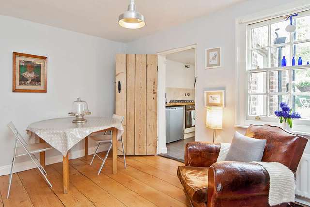  Image of 2 bedroom Detached house to rent in Victoria Road Berkhamsted HP4 at Victoria Road  Berkhamsted, HP4 2JT