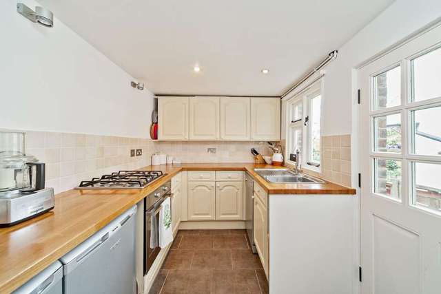  Image of 2 bedroom Detached house to rent in Victoria Road Berkhamsted HP4 at Victoria Road  Berkhamsted, HP4 2JT