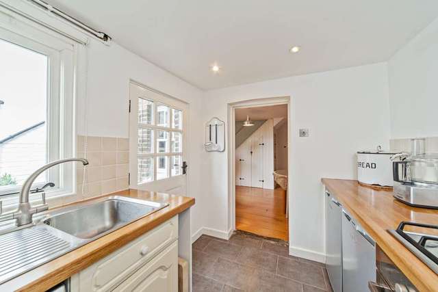  Image of 2 bedroom Detached house to rent in Victoria Road Berkhamsted HP4 at Victoria Road  Berkhamsted, HP4 2JT