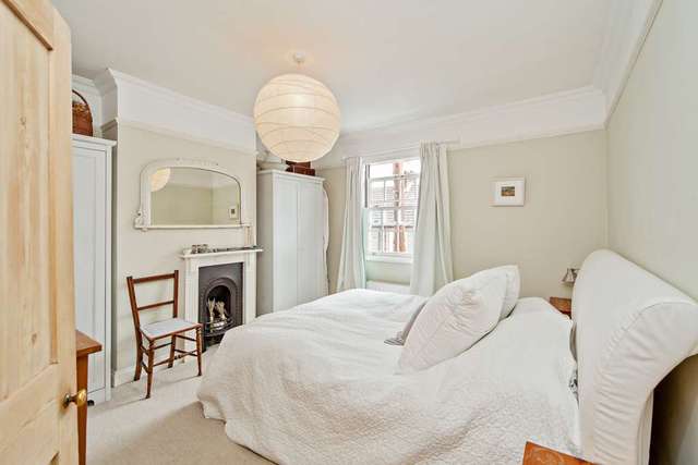  Image of 2 bedroom Detached house to rent in Victoria Road Berkhamsted HP4 at Victoria Road  Berkhamsted, HP4 2JT