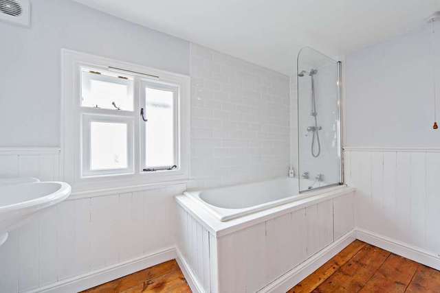  Image of 2 bedroom Detached house to rent in Victoria Road Berkhamsted HP4 at Victoria Road  Berkhamsted, HP4 2JT