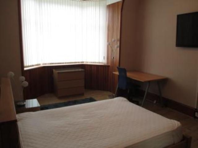  Image of 2 bedroom Flat to rent in Victoria Road Aberdeen AB11 at Torry Aberdeen Aberdeen, AB11 9NQ