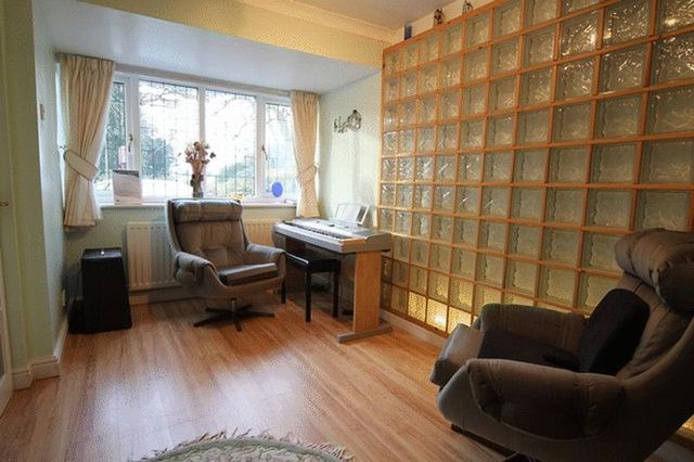  Image of 5 bedroom Detached house for sale in Vyner Road South Prenton CH43 at Vyner Road South  Noctorum, CH43 7PS