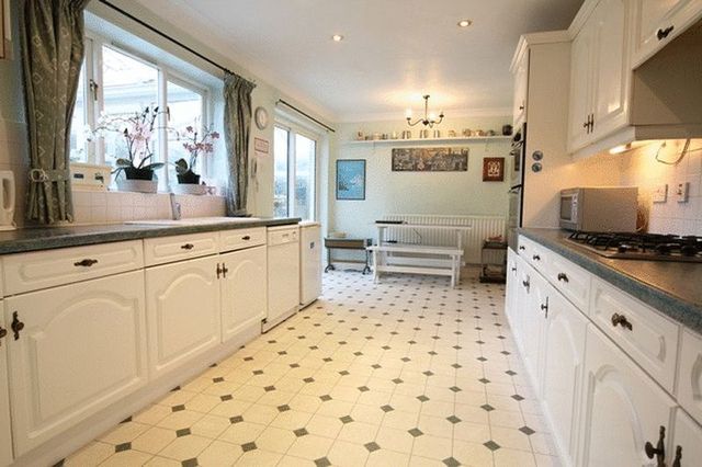  Image of 5 bedroom Detached house for sale in Vyner Road South Prenton CH43 at Vyner Road South  Noctorum, CH43 7PS