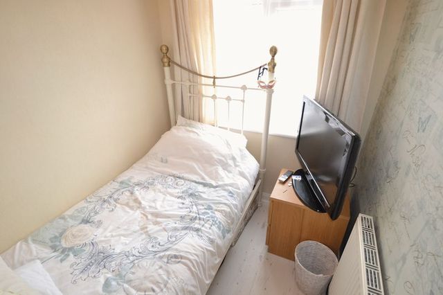  Image of 3 bedroom Terraced house for sale in Waddon Park Avenue Waddon Croydon CR0 at Waddon Park Avenue  Croydon, CR0 4LU