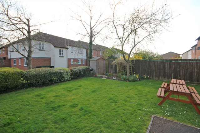  Image of 1 bedroom Apartment for sale in Fludger Close Wallingford OX10 at Fludger Close  Wallingford, OX10 9BP