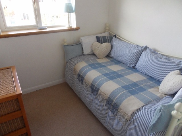  Image of 3 bedroom Semi-Detached house to rent in Wester Hill Edinburgh EH10 at Morningside Edinburgh Edinburgh, EH10 5XG