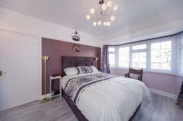 Image of 5 bedroom End of Terrace for sale in Westmount Road London SE9 at London Eltham Park Well Hall, SE9 1UT