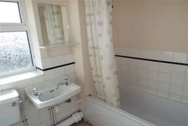  Image of 2 bedroom Flat to rent in Westonfields Drive Longton Stoke-on-Trent ST3 at Stoke-on-Trent, ST3 5JN