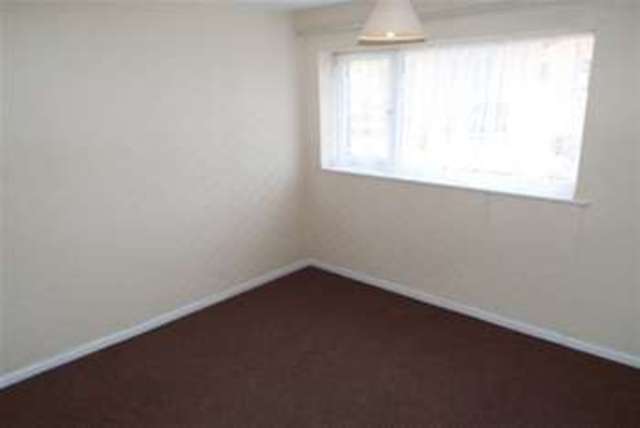  Image of 2 bedroom Flat to rent in Westonfields Drive Longton Stoke-on-Trent ST3 at Stoke-on-Trent, ST3 5JN