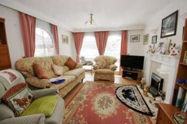  Image of 2 bedroom Bungalow for sale in Westwood Park Bashley Cross Road New Milton BH25 at New Milton  New Milton, BH25 5TB