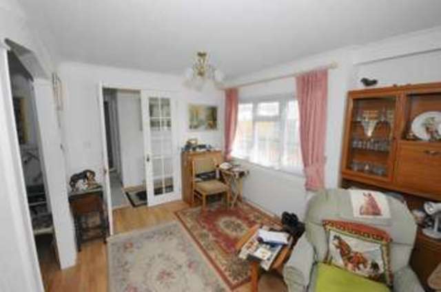  Image of 2 bedroom Bungalow for sale in Westwood Park Bashley Cross Road New Milton BH25 at New Milton  New Milton, BH25 5TB