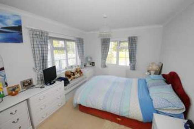  Image of 2 bedroom Bungalow for sale in Westwood Park Bashley Cross Road New Milton BH25 at New Milton  New Milton, BH25 5TB