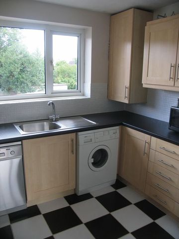  Image of 2 bedroom Maisonette to rent in Wharf Road Frimley Green Camberley GU16 at Wharf Road Frimley Green CAMBERLEY, GU16 6LE